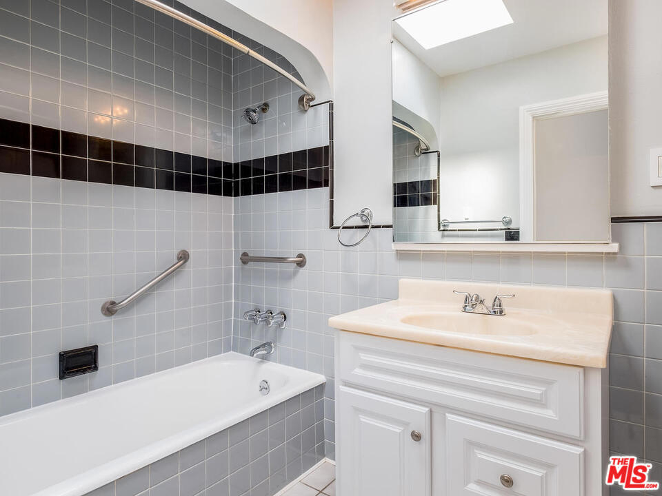626 N ALTA VISTA