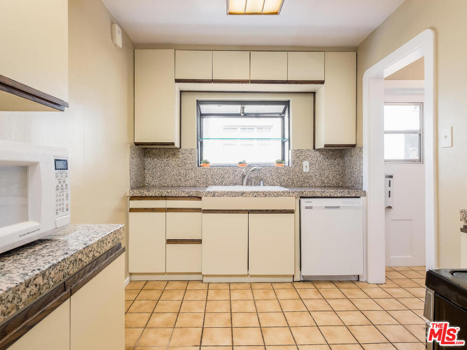 626 N ALTA VISTA
