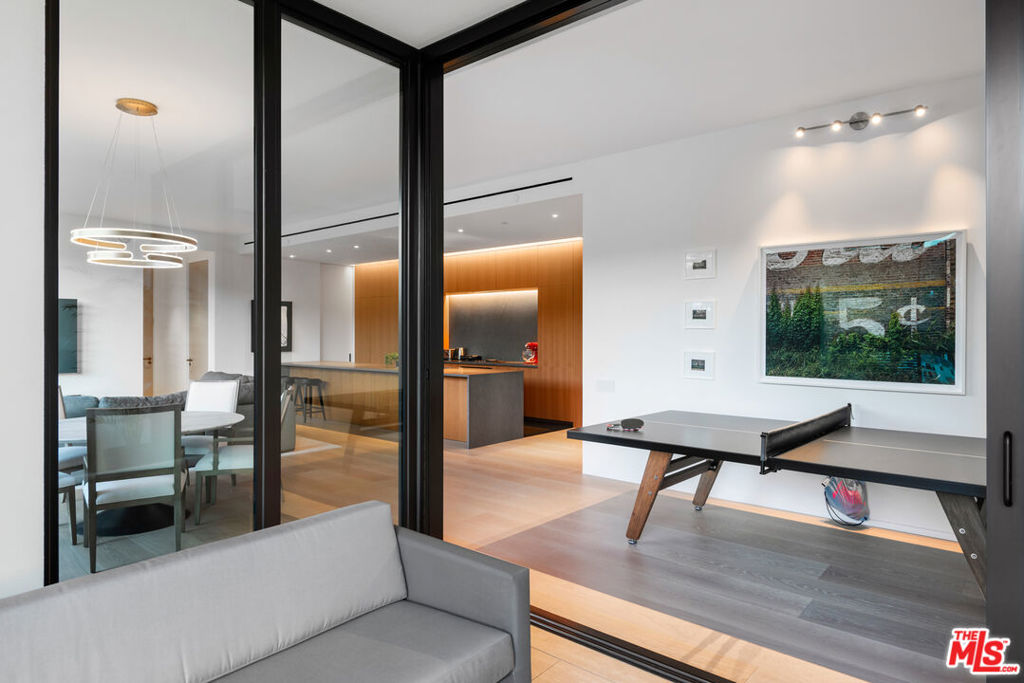 9040 Sunset Boulevard Unit: 1102
