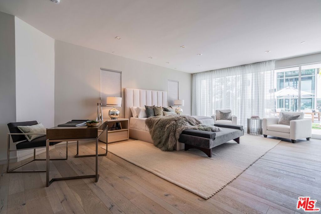 2391 Roscomare Road Unit: 202