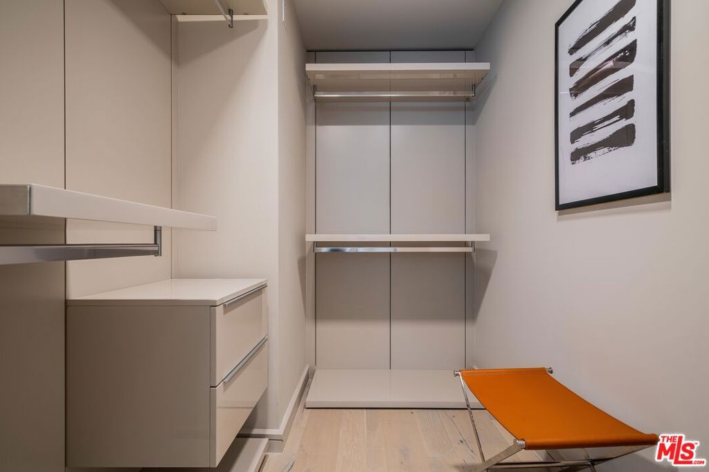 2391 Roscomare Road Unit: 202