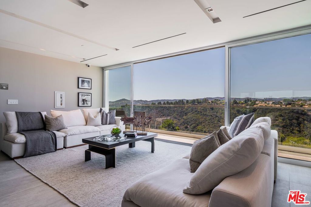 2391 Roscomare Road Unit: 202