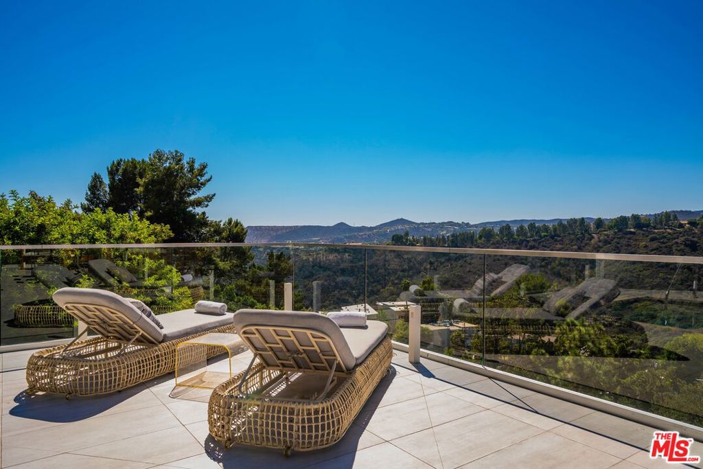 2391 Roscomare Road Unit: 202