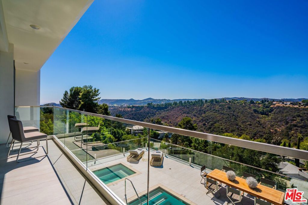 2391 Roscomare Road Unit: 202