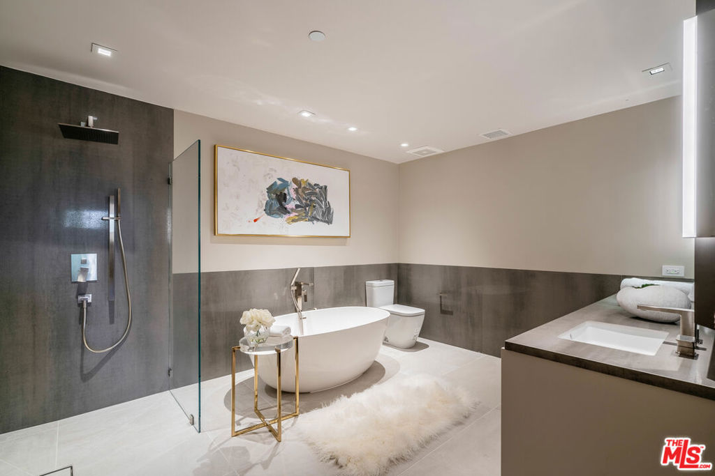 2391 Roscomare Road Unit: 202