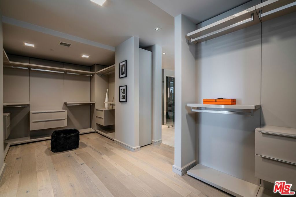 2391 Roscomare Road Unit: 202
