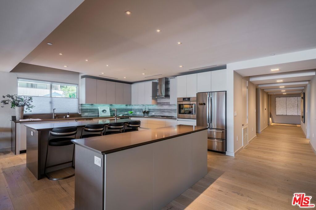 2391 Roscomare Road Unit: 202