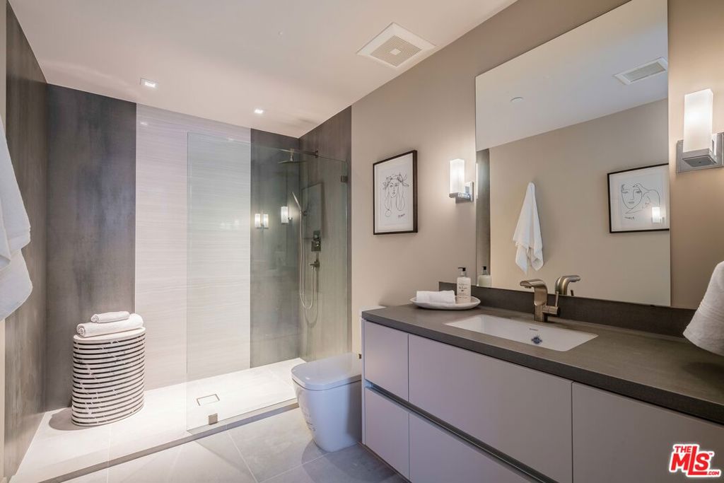 2391 Roscomare Road Unit: 202