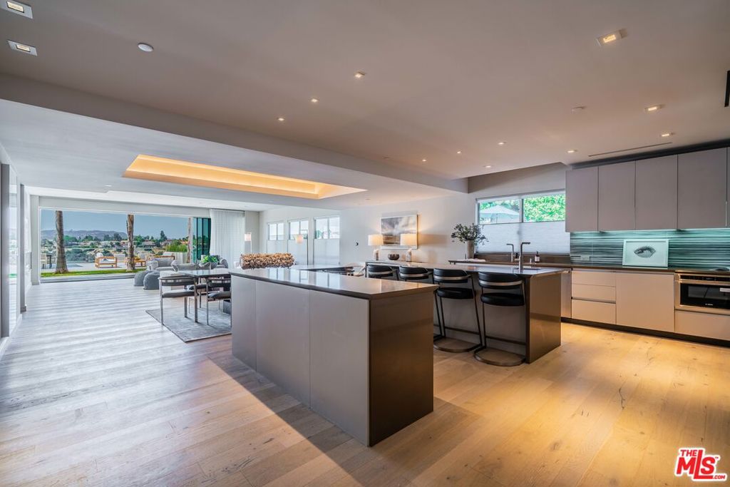 2391 Roscomare Road Unit: 202