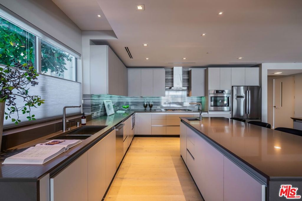 2391 Roscomare Road Unit: 202