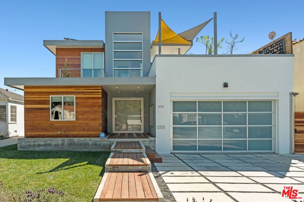 1214 PEARL Street
