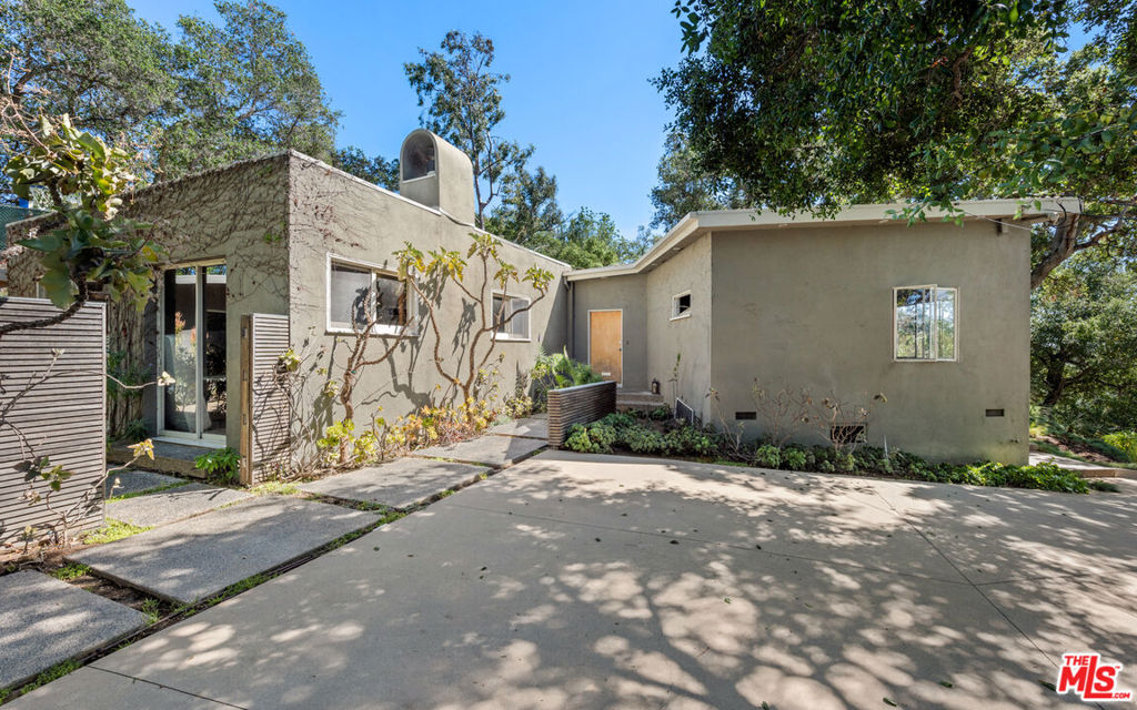 9711 OAK PASS Road