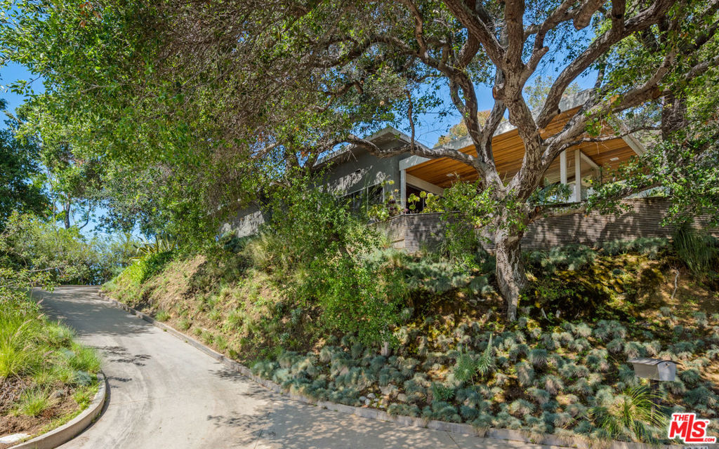 9711 OAK PASS Road