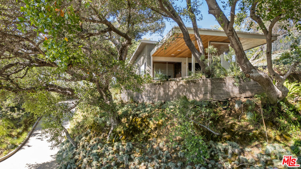 9711 OAK PASS Road
