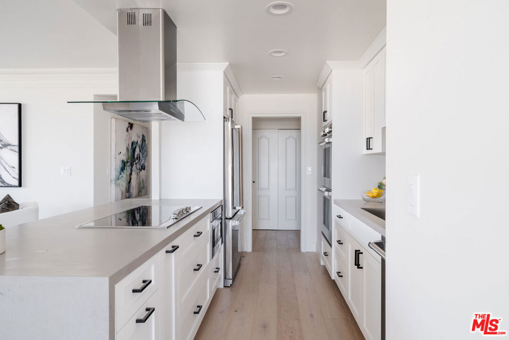 2220 AVENUE OF THE STARS Unit: 1002