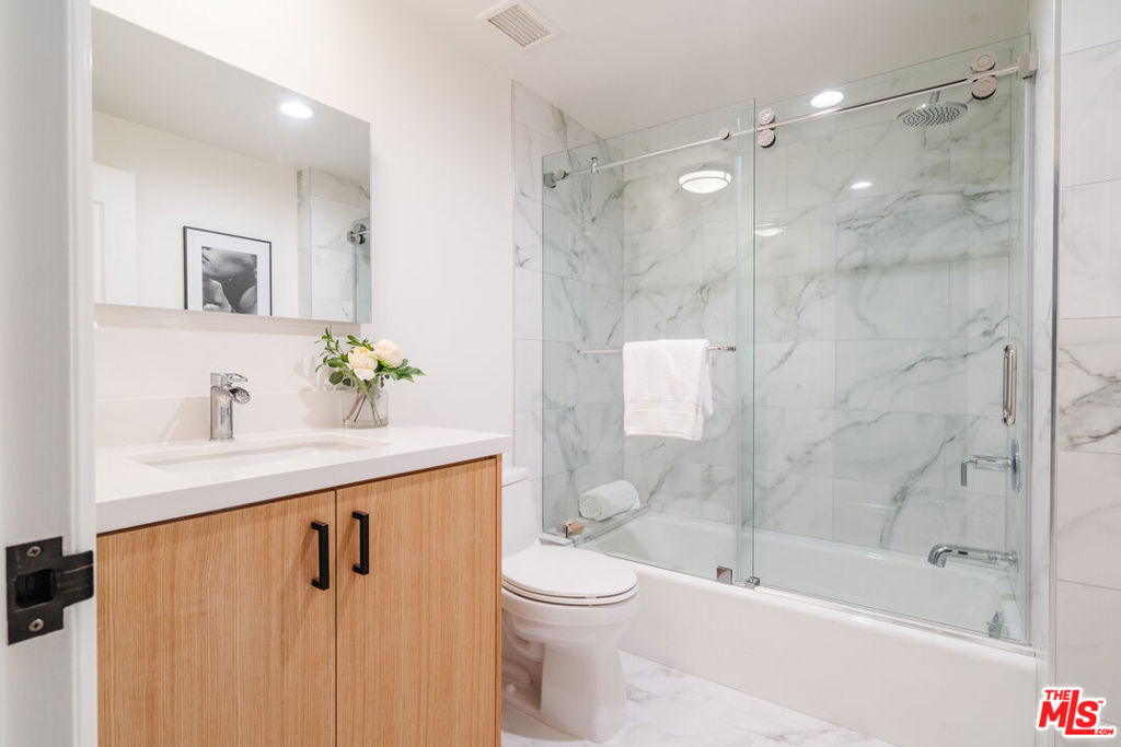 2220 AVENUE OF THE STARS Unit: 1002