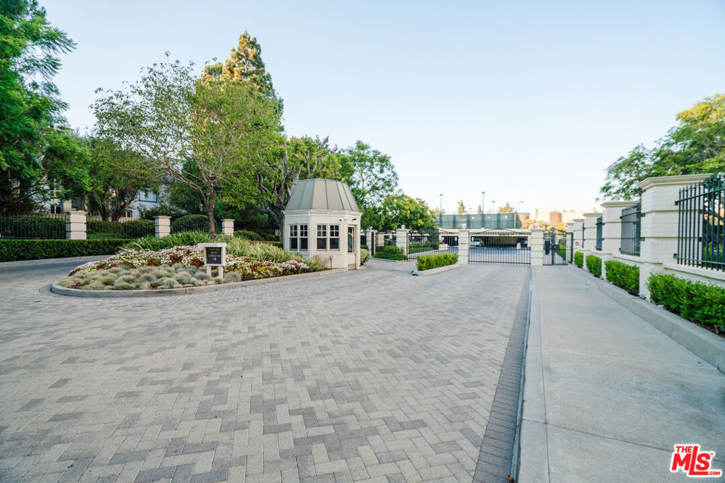 2220 AVENUE OF THE STARS Unit: 1002
