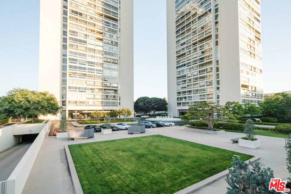 2220 AVENUE OF THE STARS Unit: 1002