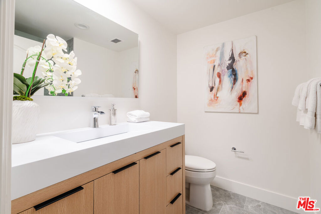 2220 AVENUE OF THE STARS Unit: 1002