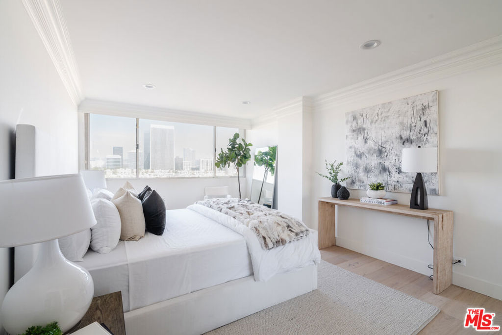 2220 AVENUE OF THE STARS Unit: 1002