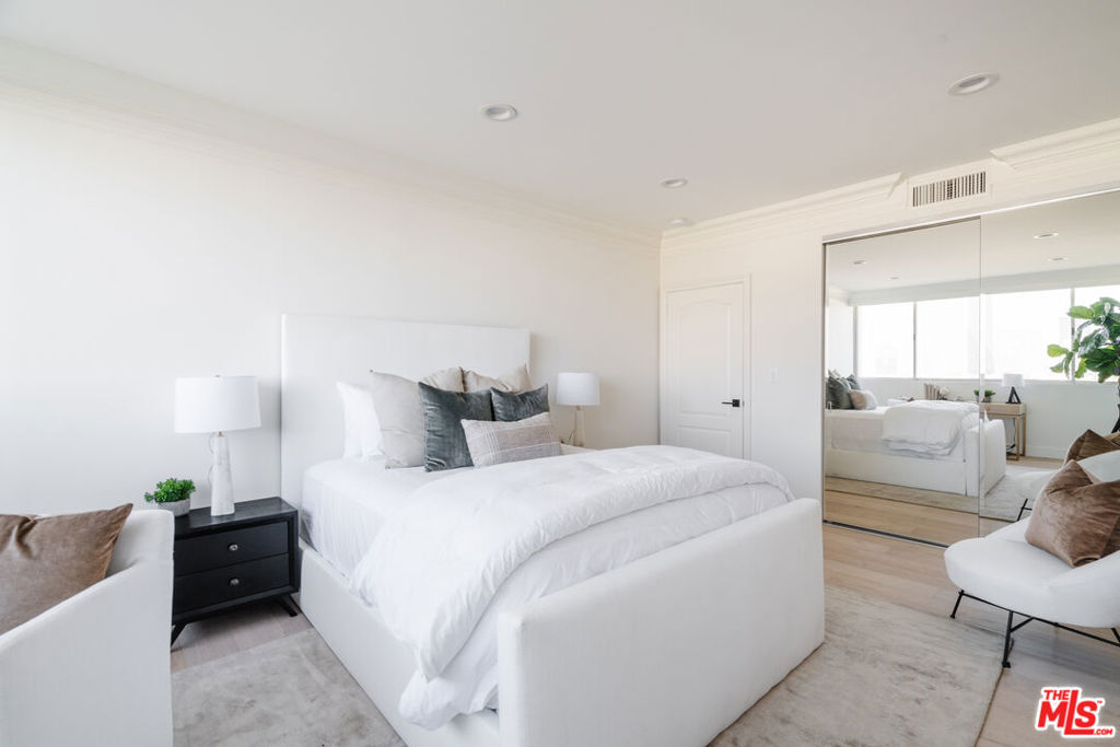 2220 AVENUE OF THE STARS Unit: 1002