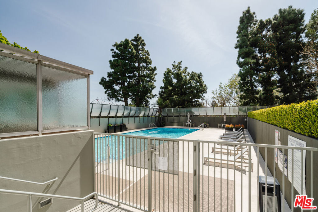 2220 AVENUE OF THE STARS Unit: 1002