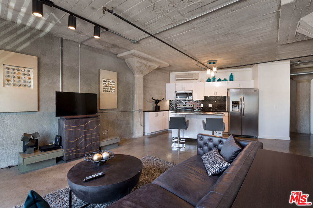 1617 Cosmo Street Unit: 206