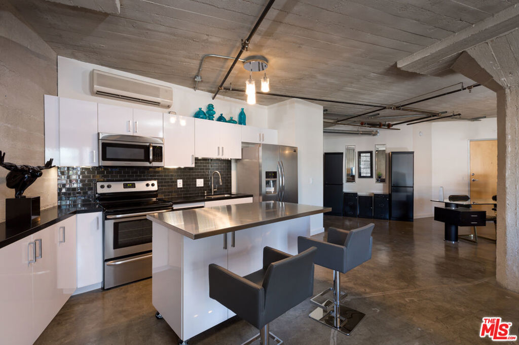 1617 Cosmo Street Unit: 206