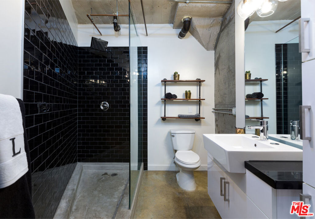 1617 Cosmo Street Unit: 206