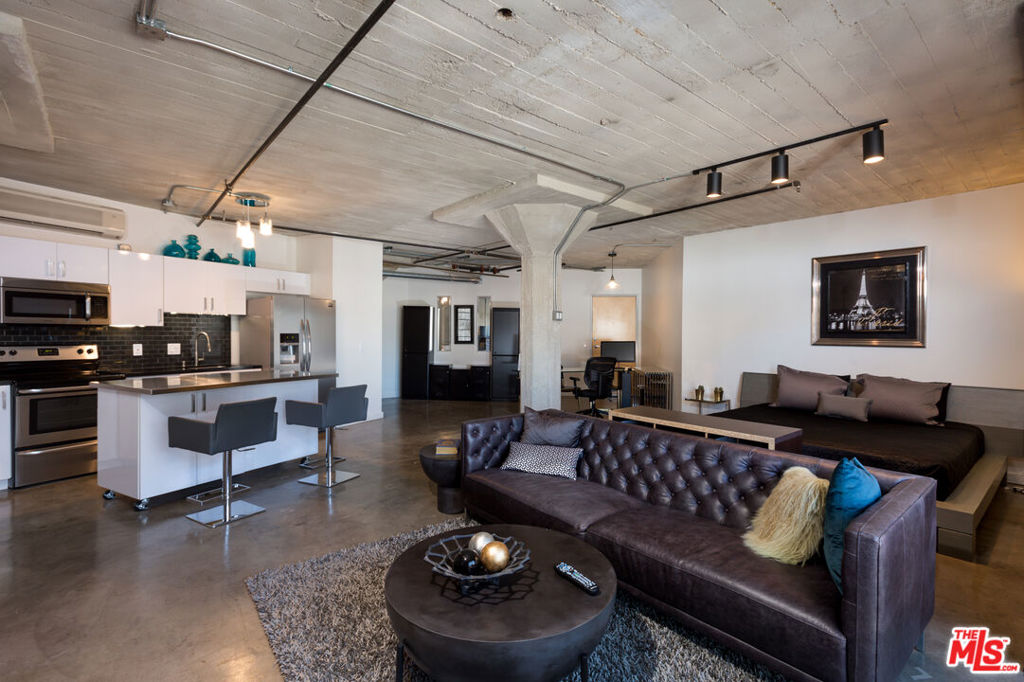 1617 Cosmo Street Unit: 206