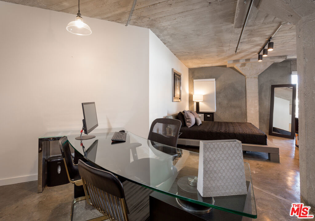 1617 Cosmo Street Unit: 206