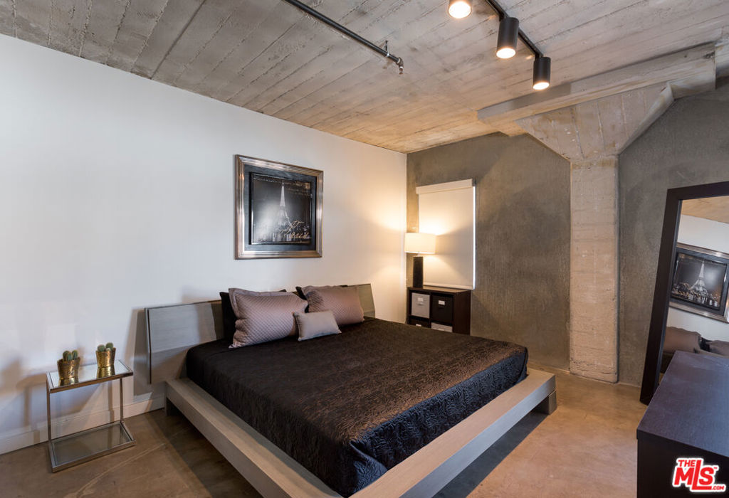 1617 Cosmo Street Unit: 206