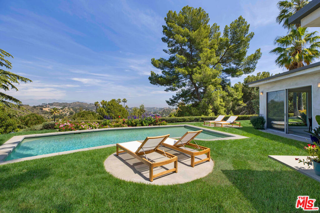 8232 SKYLINE Drive