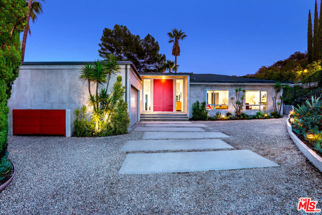 8232 SKYLINE Drive