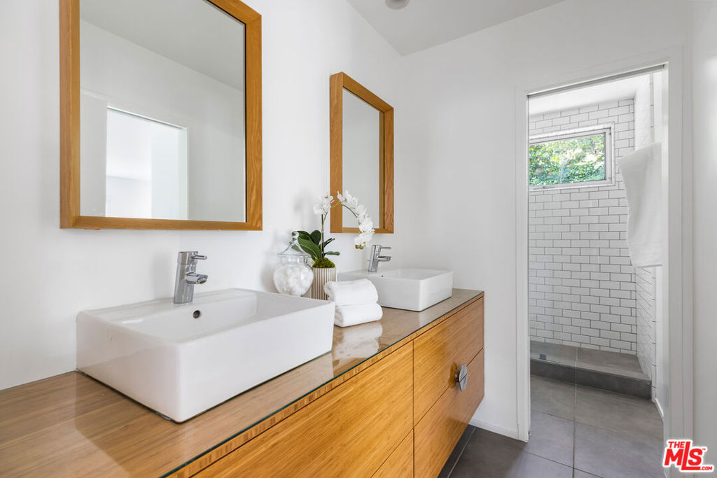 8232 SKYLINE Drive