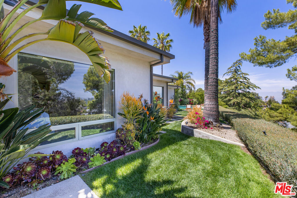8232 SKYLINE Drive