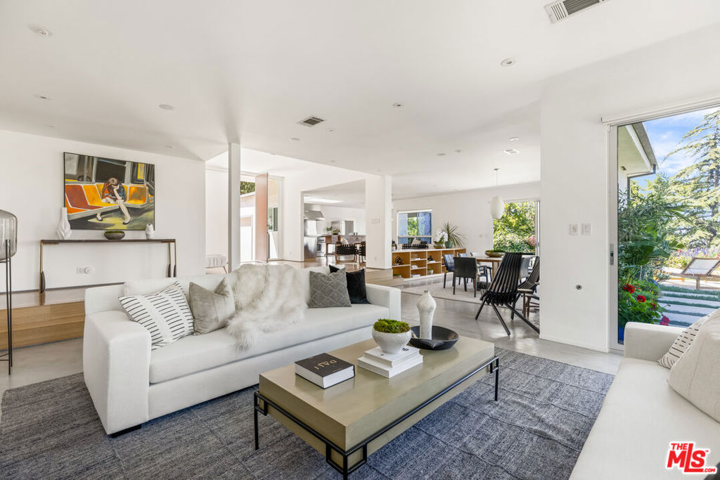 8232 SKYLINE Drive
