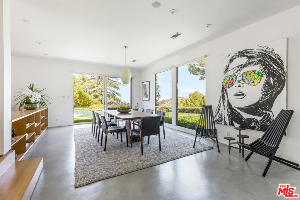 8232 SKYLINE Drive