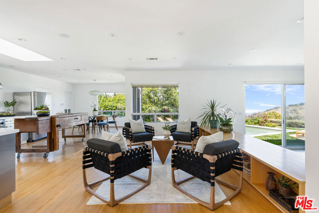 8232 SKYLINE Drive