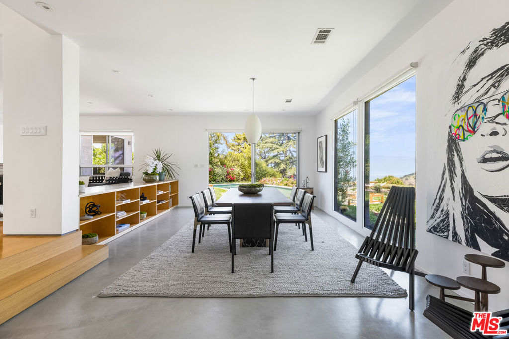 8232 SKYLINE Drive