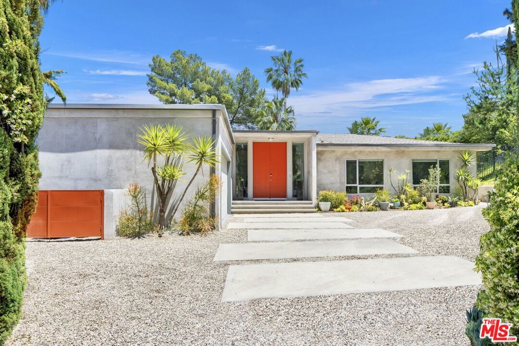 8232 SKYLINE Drive