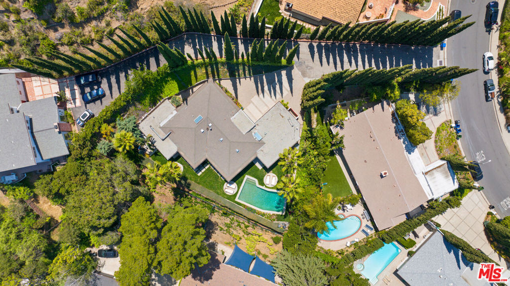 8232 SKYLINE Drive