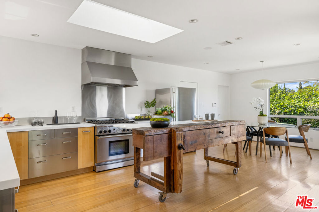 8232 SKYLINE Drive