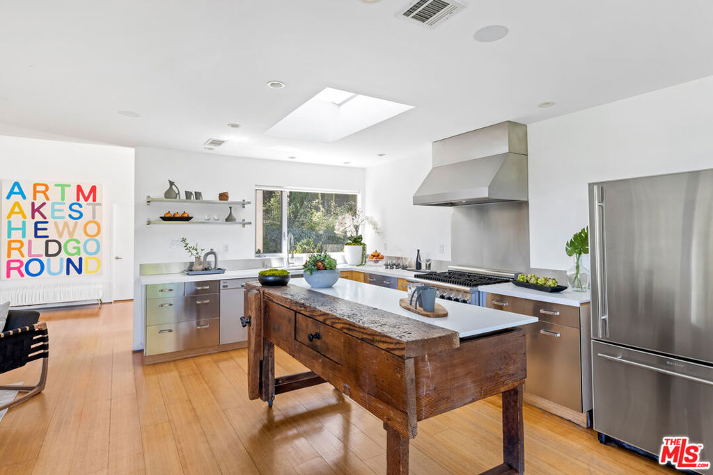 8232 SKYLINE Drive