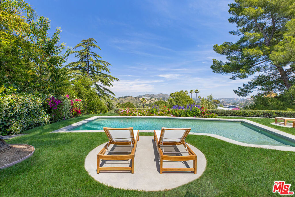 8232 SKYLINE Drive