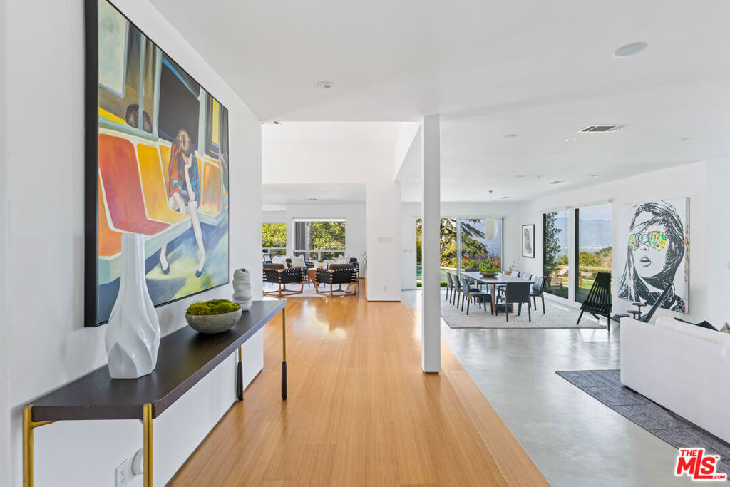 8232 SKYLINE Drive