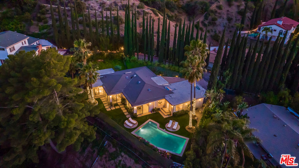 8232 SKYLINE Drive
