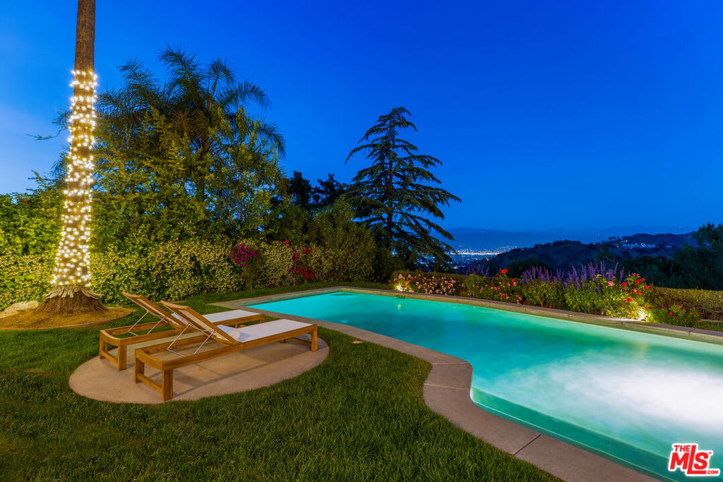 8232 SKYLINE Drive
