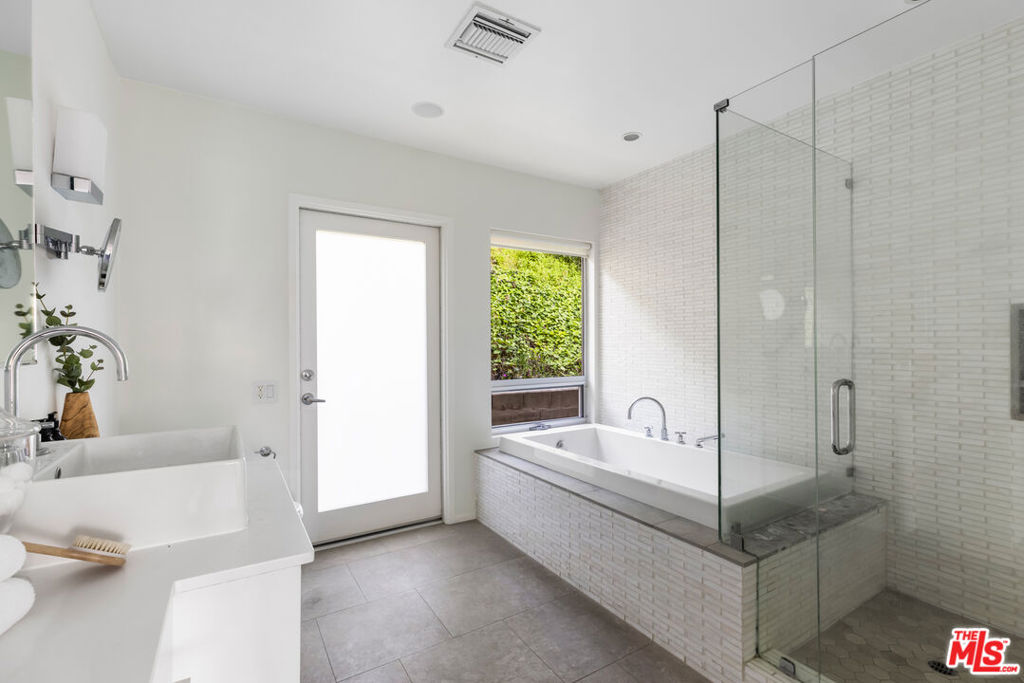 8232 SKYLINE Drive