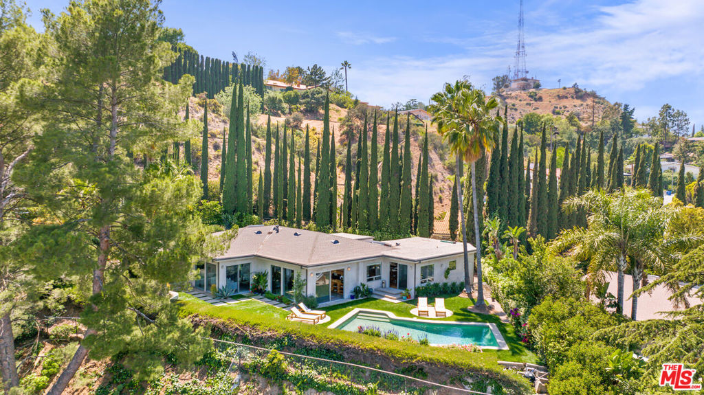 8232 SKYLINE Drive